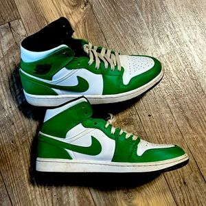 Nike mens Air Jordan 1 Mid
